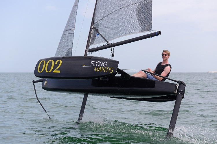 Flying Mantis foiling trimaran