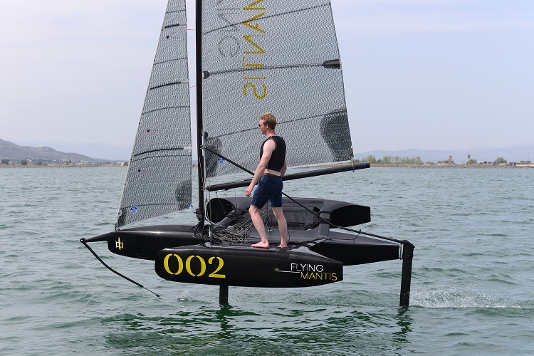 Flying Mantis foiling trimaran