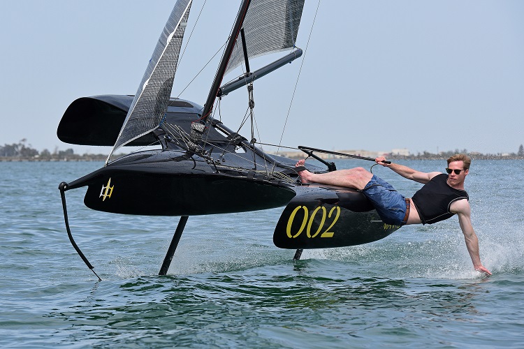 Flying Mantis foiling trimaran