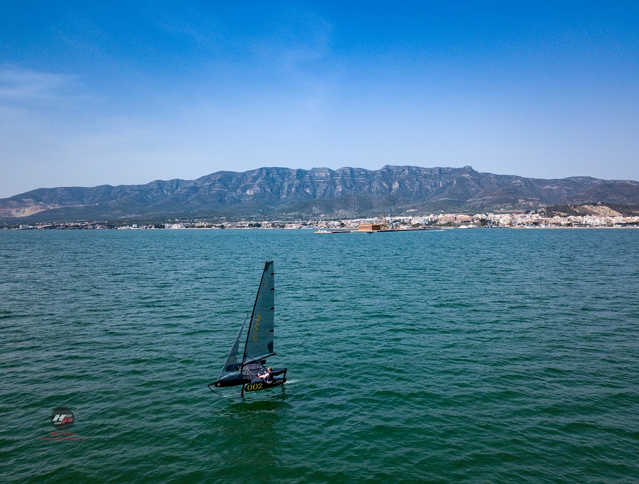 Flying Mantis foiling trimaran Sant Carles de la Rapita